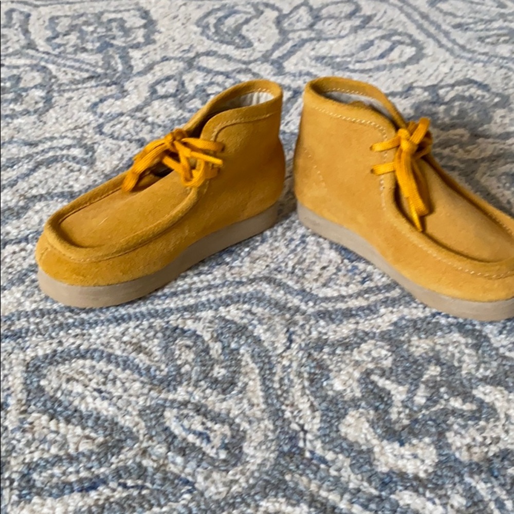 Misha and Puff boots size 24(8). Never worn.